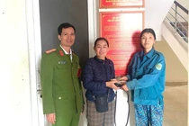 Nhặt được tài sản lớn, người phụ nữ tìm chủ nhân trả lại
