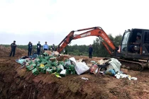 Quảng Trị tiêu hủy hàng nghìn loại mỹ phẩm, thực phẩm 'lậu'