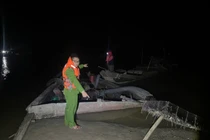 Bắt quả tang 2 phương tiện chở cát lậu trong đêm