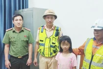 Cảnh sát phát hiện bé gái đi lạc trên đường cao tốc ở Hà Tĩnh