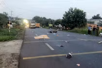 Sau va chạm, nam thanh niên bị xe tải cán tử vong