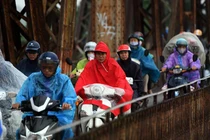 Không khí lạnh bao trùm miền Bắc, miền Trung tiếp tục mưa lớn