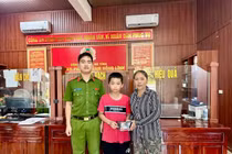 Nhặt được điện thoại, học sinh ở Hà Tĩnh tìm người trả lại