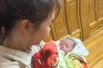 Phát hiện bé trai sơ sinh bị bỏ rơi ở Hà Tĩnh