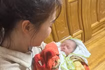 Phát hiện bé trai sơ sinh bị bỏ rơi ở Hà Tĩnh