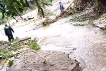 Lũ quét bất ngờ gây thiệt hại lớn ở miền núi Nghệ An