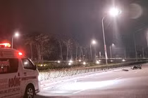 Bất ngờ ngã xuống đường, 2 thanh niên đi xe máy tử vong