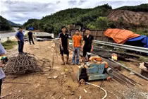 Nhóm 'đạo chích' lái ô tô đi trộm vật tư trên cao tốc ở Huế