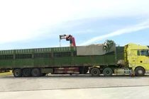 Chở vượt tải trọng, chủ và tài xế xe tải bị phạt 333 triệu đồng