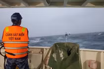 Ứng cứu thành công 4 tàu cá gặp nạn trong bão số 1