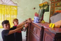 Hai 'đạo chích' trộm đồ thờ cúng bằng đồng sa lưới