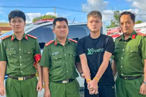 Tóm gọn nghi phạm cướp tiệm vàng chạy trốn trên xe khách