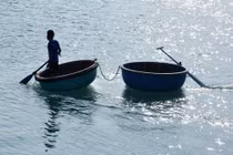 Sóng lớn đánh lật thuyền thúng, một ngư dân tử vong