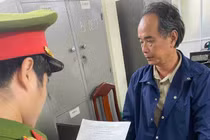 Tạm giữ người đàn ông đánh tài xế taxi ở Khánh Hoà