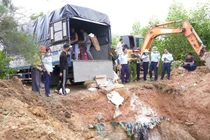 Quảng Trị tiêu huỷ lượng lớn thực phẩm nhập lậu