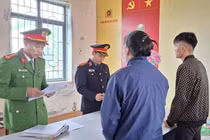 Ném đá làm vỡ kính xe tải, nam thanh niên bị khởi tố