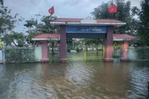 Phòng bão số 12, hàng nghìn học sinh ở TP Huế nghỉ học