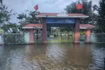 Phòng bão số 12, hàng nghìn học sinh ở TP Huế nghỉ học