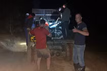 Giải cứu 2 du khách Hà Lan đi lạc vào rừng sâu ở Quảng Trị