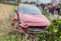 Mâu thuẫn khi hát karaoke, nam thanh niên lao ô tô tông 1 người tử vong