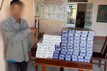 Bắt giữ người đàn ông vận chuyển gần 800 bao thuốc lá lậu