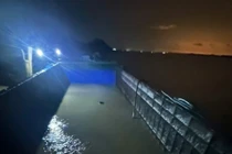 Bắt giữ tàu sắt vận chuyển hơn 71 m3 cát lậu ở Vĩnh Long