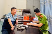 Người dân ở Hà Tĩnh chủ động giao nộp khẩu súng K54