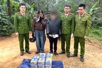 Tóm gọn 'nữ quái' vận chuyển pháo lậu ở Quảng Trị