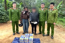 Tóm gọn 'nữ quái' vận chuyển pháo lậu ở Quảng Trị