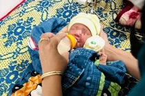 Xót xa bé gái sơ sinh bị bỏ rơi dưới gốc cây ở Quảng Trị