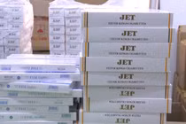 Bắt 2 'nữ quái' vận chuyển 490 bao thuốc lá nhập lậu