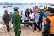 Lật thuyền khi đi xem đua ghe, 2 mẹ con tử vong thương tâm