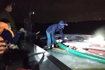 Bắt quả tang 2 phương tiện chở cát lậu ở Quảng Trị