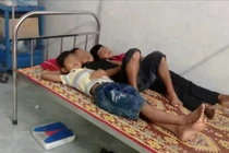 Hàng chục học sinh ở Quảng Trị nhập viện cấp cứu sau bữa ăn sáng