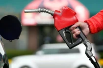 Giá xăng hôm nay 24/6: Tiếp tục tăng mạnh?