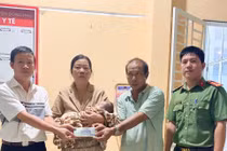 Giúp người phụ nữ cùng con nhỏ đoàn tụ gia đình sau gần 1 năm mất liên lạc