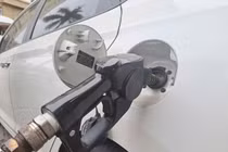 Giá xăng hôm nay 25/5: Tăng bật dữ dội?