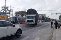 Xe máy va chạm xe tải trên quốc lộ 1A, người đàn ông tử vong tại chỗ