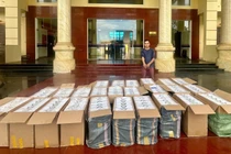 Bắt giữ đối tượng vận chuyển hơn 12.000 bao thuốc lá lậu