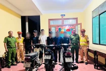 Lập biên bản nhóm thanh niên lạng lách, đánh võng ở Quảng Trị