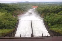 Nhiều hồ chứa ở Hà Tĩnh tăng lưu lượng xả tràn