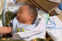 Bé gái sơ sinh bị bỏ rơi giữa đêm khuya ở Hà Tĩnh