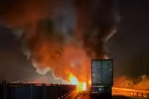 Ba ô tô bị thiêu rụi sau tai nạn liên hoàn trên cao tốc ở Khánh Hoà