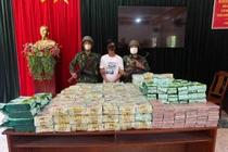 Bắt giữ 2 đối tượng vận chuyển trái phép gần 300kg tuý