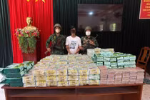 Bắt giữ 2 đối tượng vận chuyển trái phép gần 300kg tuý