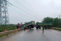 Xe đầu kéo va chạm xe máy, 2 người tử vong tại chỗ