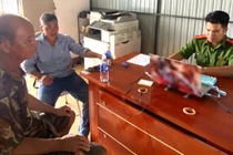 Dũng cảm lao xuống sông cứu người phụ nữ nhảy cầu