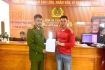 Công an Hà Tĩnh giúp người dân nhận lại gần 500 triệu đồng chuyển khoản nhầm