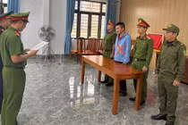 Thuê ô tô tải chở hàng rồi mang đi bán lấy tiền tiêu xài