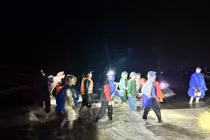 Nỗ lực tìm kiếm 2 người dân mất tích trên biển ở Hà Tĩnh